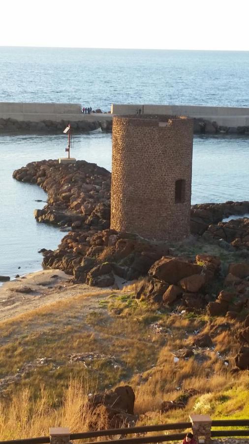 La Tartaruga Spiaggiata - Bilocale Centrale A Pochi Metri Dalla Spiaggia カステルサルド エクステリア 写真
